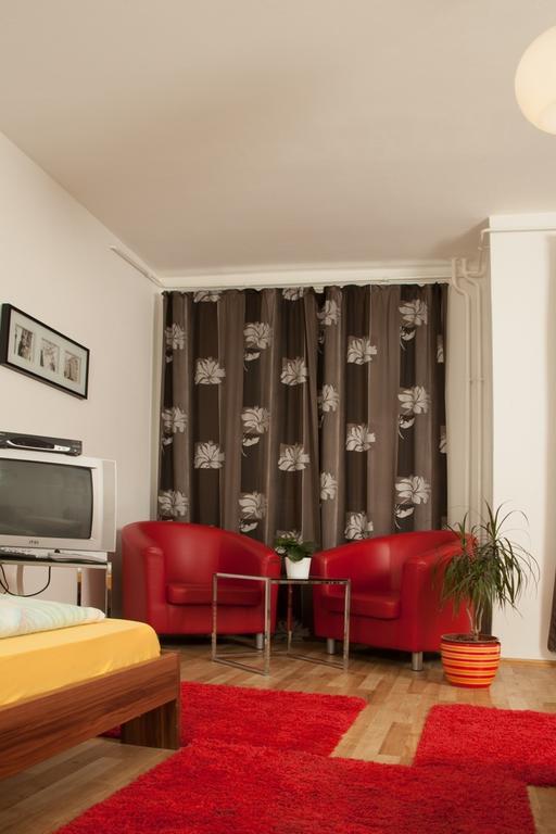 Apollo Apartment *